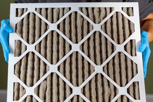 dirty air filter - Bella Vista Contractors